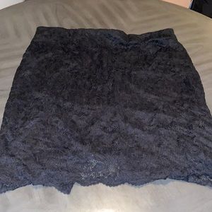 Ana and Viv 1x black lace skirt